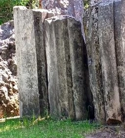 A XX. sz. áldozatainak emlékműve