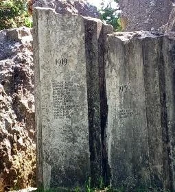 A XX. sz. áldozatainak emlékműve