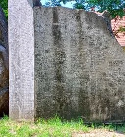 A XX. sz. áldozatainak emlékműve