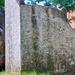 A XX. sz. áldozatainak emlékműve Kunhegyes - Egyéb