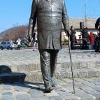 Ybl Miklós szobra Verőce - Külső kép