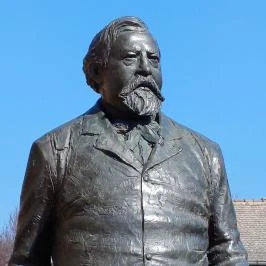 Ybl Miklós szobra Verőce - Külső kép