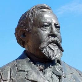 Ybl Miklós szobra Verőce - Külső kép