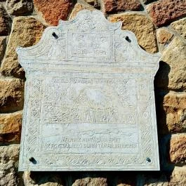 Ybl Miklós szobra Verőce - Külső kép