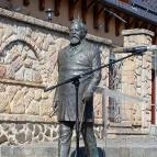 Ybl Miklós szobra Verőce - Külső kép