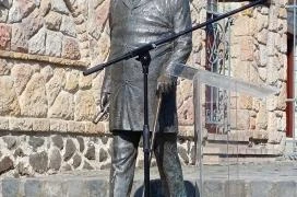 Ybl Miklós szobra Verőce