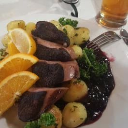 Pedro Söröző, Zámoly - Étel/ital