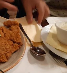 Aranygombos Fogadó étterme