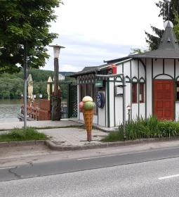 Barna Party Kisvendéglő