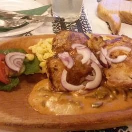 Gyöngyösi Betyárcsárda Rezi - Étel/ital