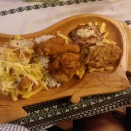 Gyöngyösi Betyárcsárda Rezi - Étel/ital