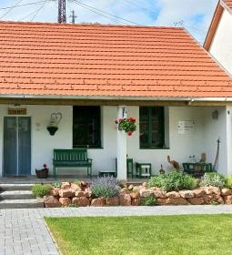 Ladislaus Schnaps-Haus Falusi Vendégház, Csolnok