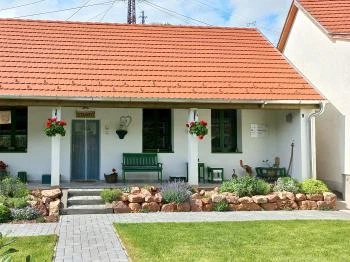 Ladislaus Schnaps-Haus Falusi Vendégház, Csolnok Csolnok