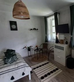 Ladislaus Schnaps-Haus Falusi Vendégház, Csolnok