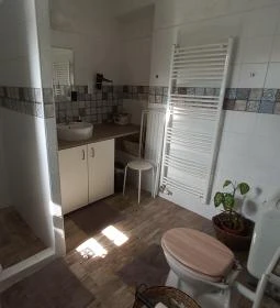 Ladislaus Schnaps-Haus Falusi Vendégház, Csolnok