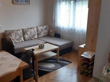 Laura Apartmanház Révfülöp
