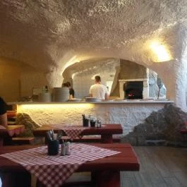 Lávakövi Pizzéria Siófok - Belső