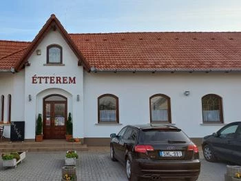 Novoth Étterem & Sörkert Tataháza
