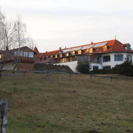 Rácz Tanya, Orf? - Külső kép