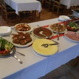 Rácz Tanya, Orf? - Vendéglátás