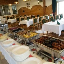 Rácz Tanya, Orf? - Vendéglátás