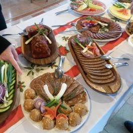 Rácz Tanya, Orf? - Vendéglátás