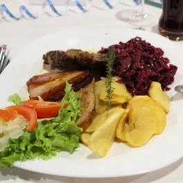 Rácz Tanya, Orf? - Vendéglátás