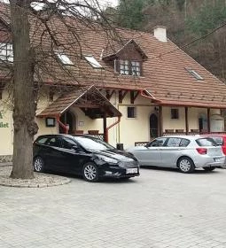 Aranygombos Fogadó étterme