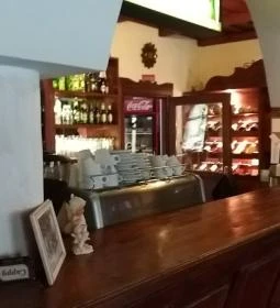 Aranygombos Fogadó étterme