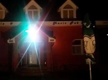 Retro Pizzéria & Music Pub Túrkeve