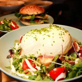 Hugo’s Brunch & Bakery Eger - Étel/ital