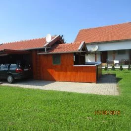 Szalai Apartman Sárvár - Medence/kert