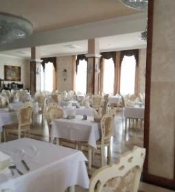 Borostyán Med Hotel Étterme