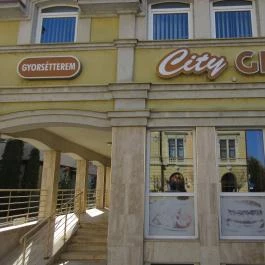 City Grill Gyorsétterem & Kávézó Szarvas - Külső kép