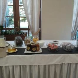 Hasik Hotel, Döbrönte - Vendéglátás