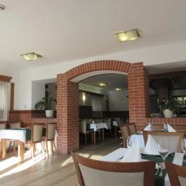 Hotel Kardosfa Ökoturisztikai és Konferenciaközpont étterme, Szenna - Belső