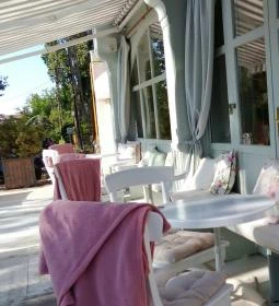 La Vie En Rose Coffee & Lifestyle