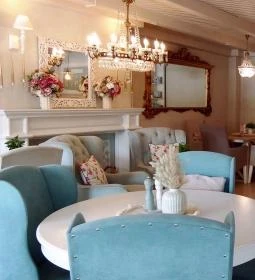 La Vie En Rose Coffee & Lifestyle