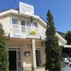 Lilaakác Étterem Abony - Külső kép