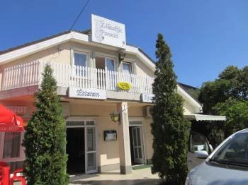 Lilaakác Étterem Abony