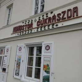 Monostor Cukrászda Zirc - Külső kép