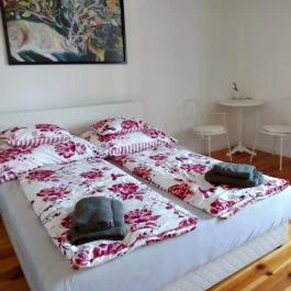 Nálunk, vidéken, Ásványráró - Szobák