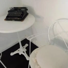 Nálunk, vidéken, Ásványráró - Szobák