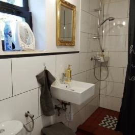 Nálunk, vidéken, Ásványráró - Fürdőszoba