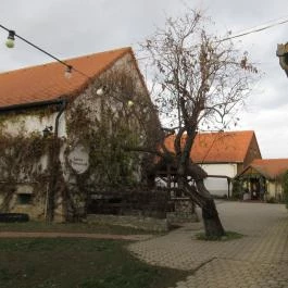 Öreg Prés Butikhotel, Mór - Külső kép