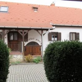 Öreg Prés Butikhotel, Mór - Külső kép