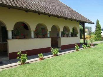 Platán Vendégház Ópusztaszer