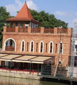 Szeparé Kávézó & Étterem