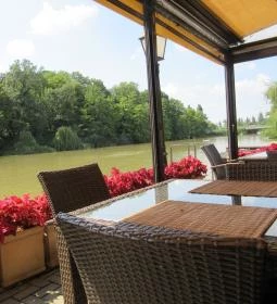 Szeparé Kávézó & Étterem