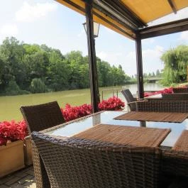 Szeparé Kávézó & Étterem Szarvas - Külső kép